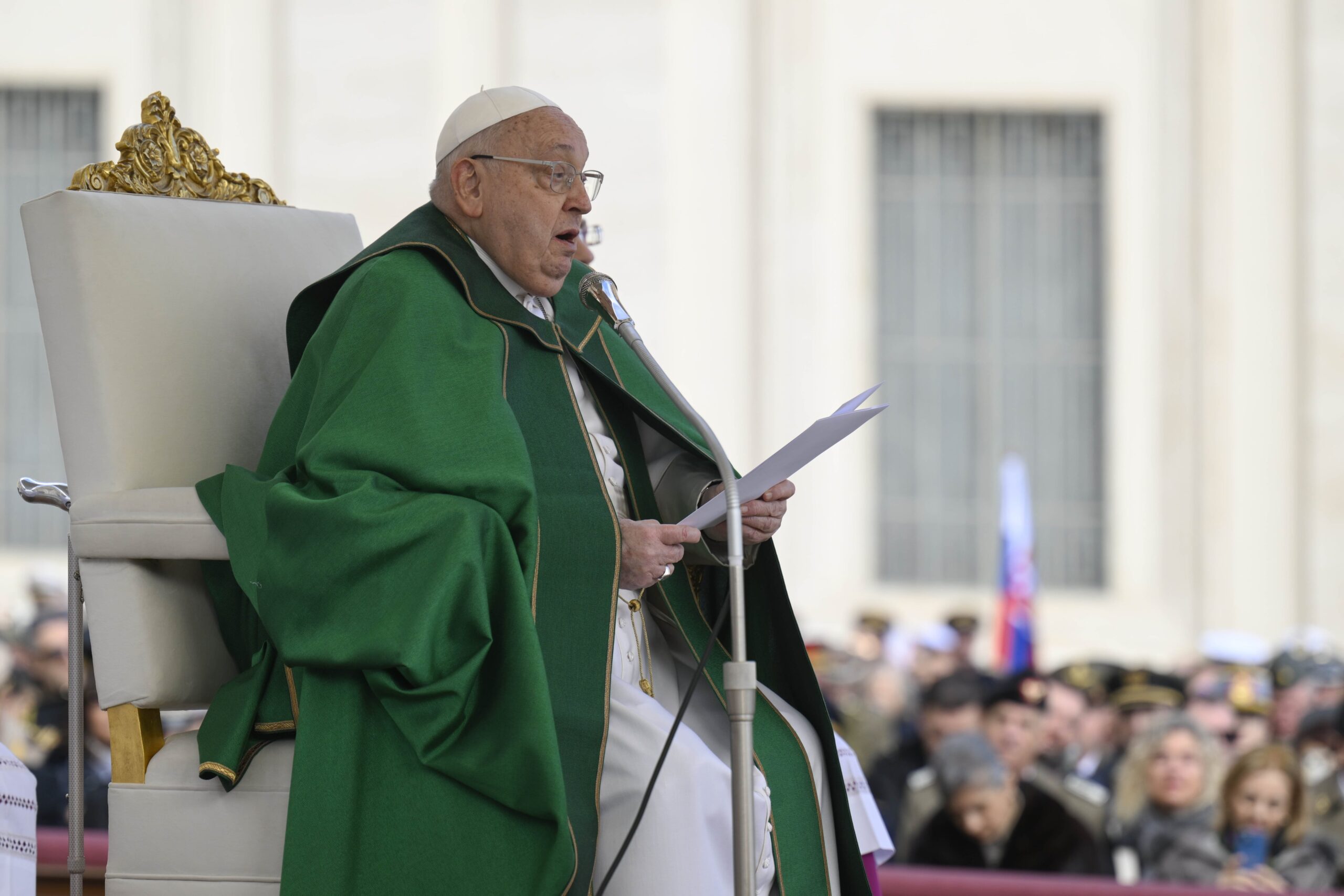 El Papa, internado con neumonía: “estable en un cuadro complejo”, pasó una buena noche​