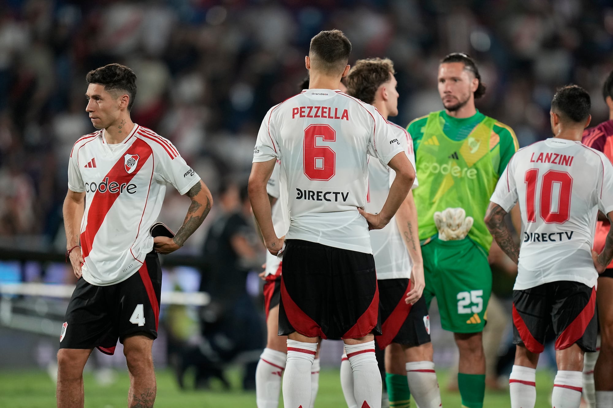 River y las secuelas de la final en Asunción: dos titulares volvieron lesionados, un suplente también quedó tocado… y Conmebol confirmó una sanción​