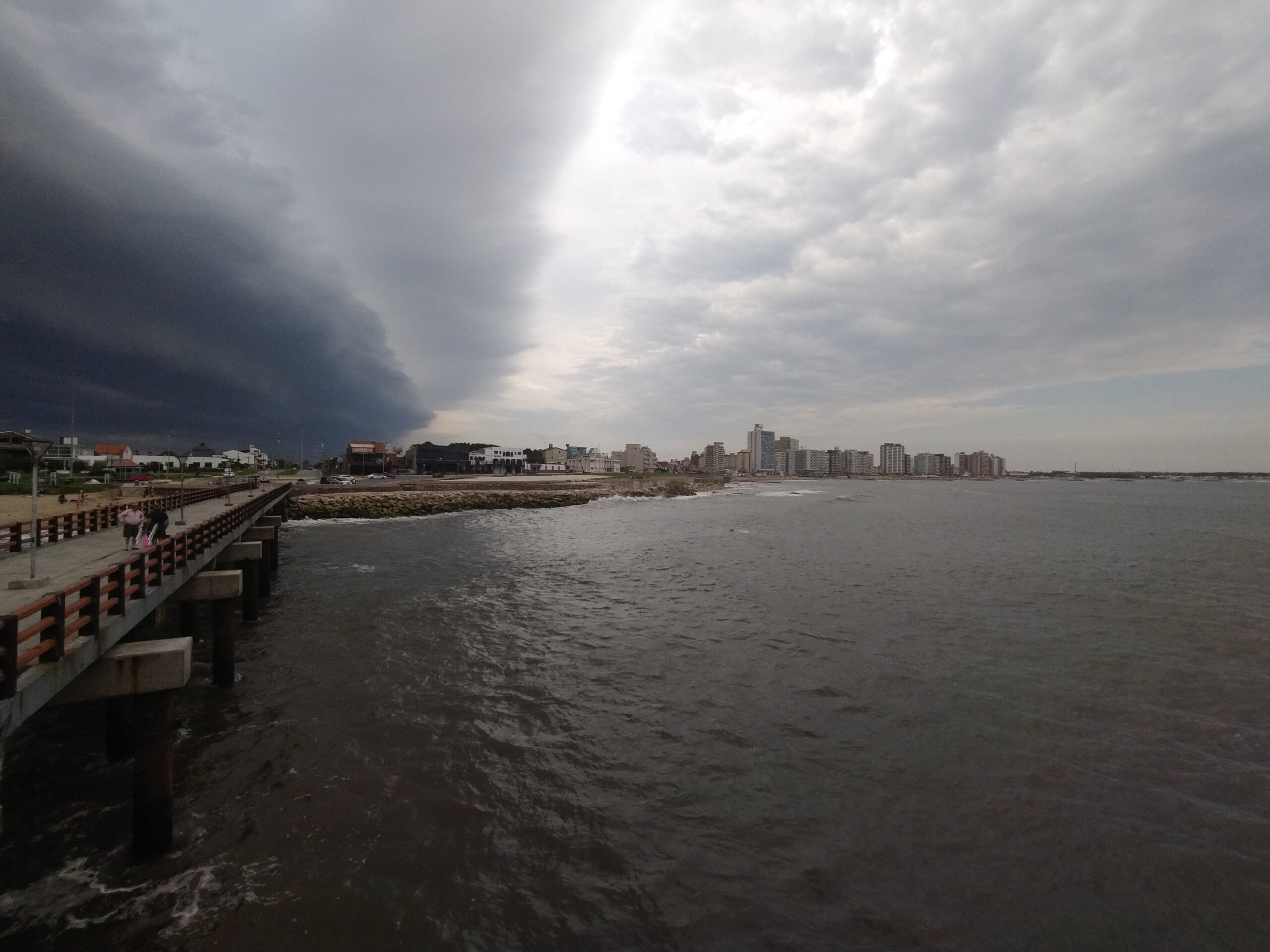 Alerta por tormentas hoy, en vivo: temporal en Bahía Blanca y cómo sigue el tiempo en el AMBA​