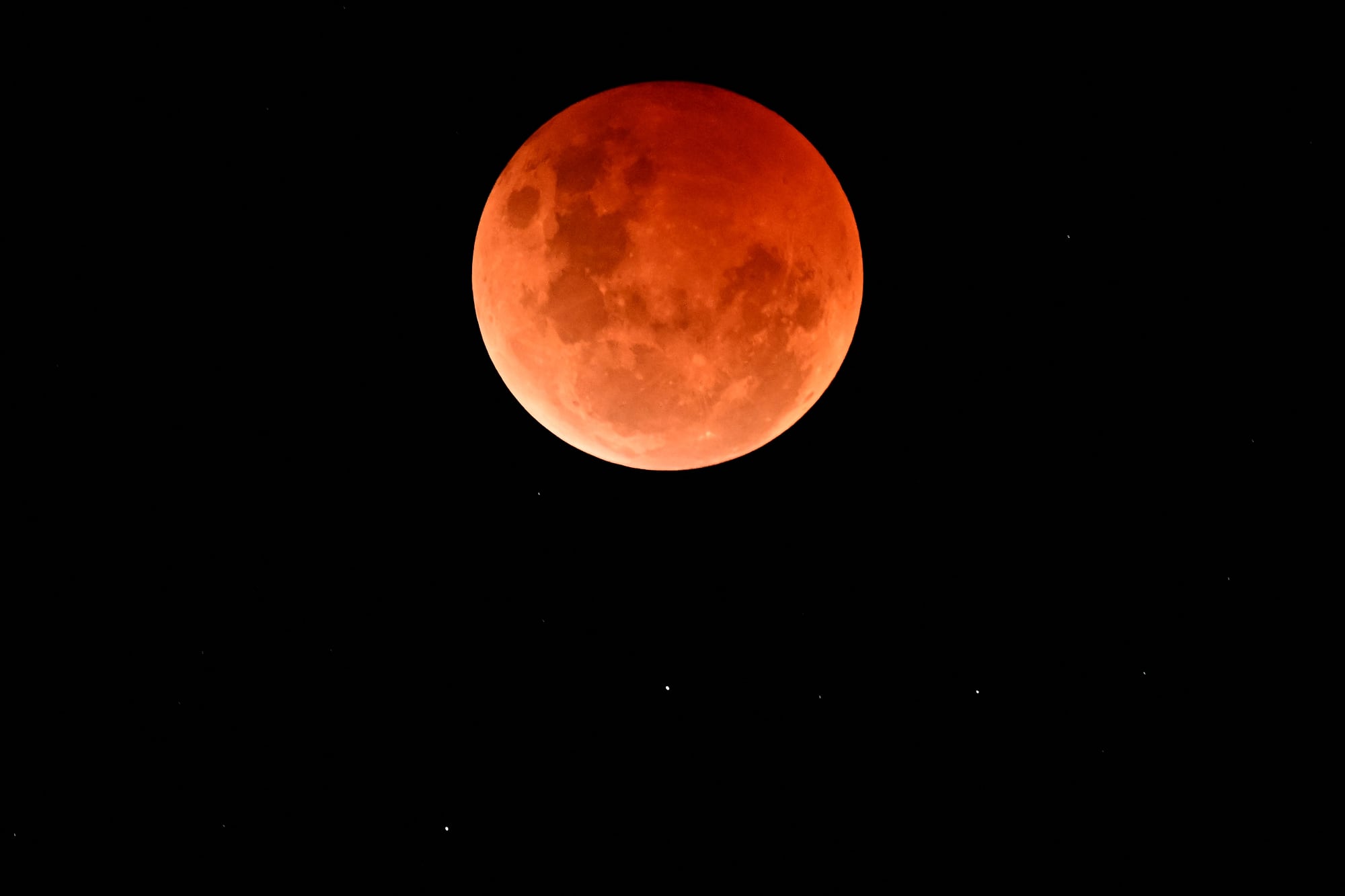 Cuándo es el eclipse total lunar y cómo verlo desde la Argentina​