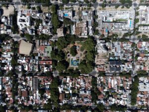 Dónde queda el terreno que se vendió por el triple de su valor inicial en menos de cuatro horas​
