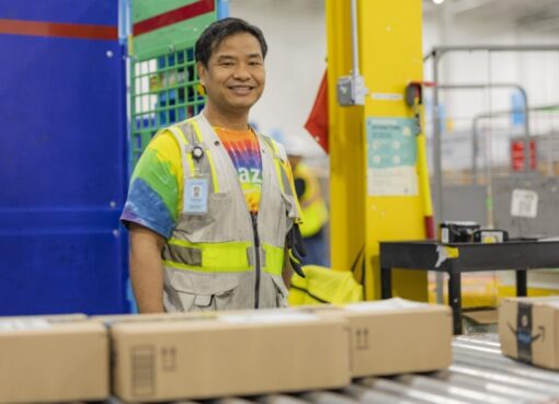 Amazon va por todo en Navidad: cómo aplicar a la masiva búsqueda de 250.000 empleados