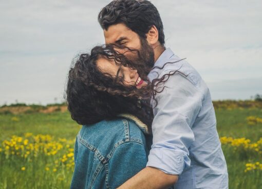 Estaba en pareja, conoció a una mujer que lo enamoró y cuenta por qué no pudo resistir: “Fue magia”