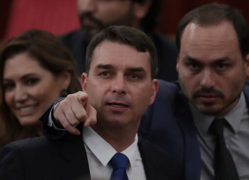 Tras los ataques en el Caribe, el hijo de Bolsonaro instó a EE.UU. a bombardear lanchas narcos en Brasil