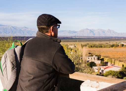 De qué trata la ley que permitiría trabajar a migrantes indocumentados: pero con una multa de US$ 7 mil