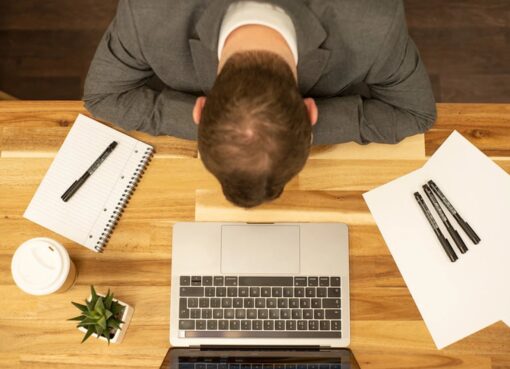 Los siete hábitos que sabotean tu cerebro y cómo revertirlos para mejorar memoria y concentración