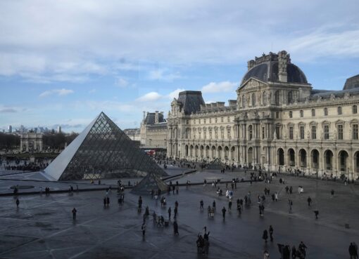 Robo en el Louvre: se llevaron joyas de Napoleón y Francia cerró el museo por 24 horas