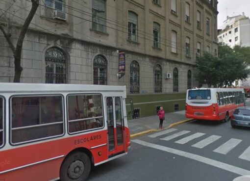 Tres adolescentes sufrieron quemaduras durante un experimento químico en un colegio de Palermo