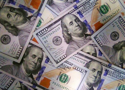 Tensión cambiaria: el dólar vuelve a superar los $1500 a cinco días de las elecciones